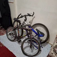 دو عدد دوچرخه نیاز به تعمیر