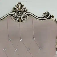 مبل و آینه کنسول و ساعت دیواری