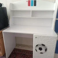 میز تحریر و تخت خواب