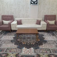 مبل راحتی ۷نفره کاملا سالم همراه با عسلی و میز وسط