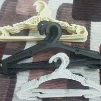 چوب لباسی پلاستیکی