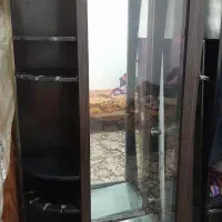 یک عدد ویترین تمیز وشیک به همراه سرویس خواب|تخت و سرویس خواب|فولادشهر, فولادشهر|دیوار