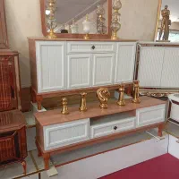 میز تلویزیون و آینه کنسول