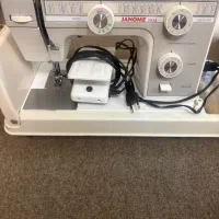 چرخ خیاطی ژانومه اصل ۳۹۳A نواستفاده نشده