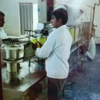 کارگر  جوان  تمام وقت