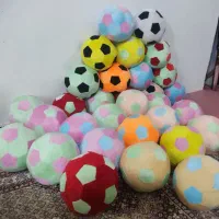 توپ های خوش رنگ پنبه ای