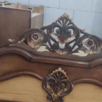 صندلی و میز و تخت