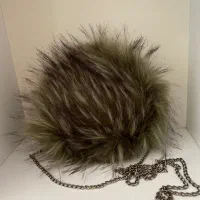 تعدادی کیف|کیف، کفش، کمربند|رشت, کوی مهر|دیوار