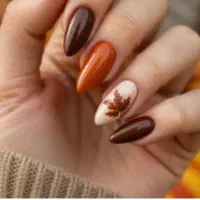 استخدام ناخن کار و کراتین کار و مژه کار حرفه ای