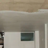 کارگر گچکاری کارکرده