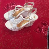 کفش مجلسی در حد نو شماره( ‌۴۰ )۲تا مانتو و ی پالتو