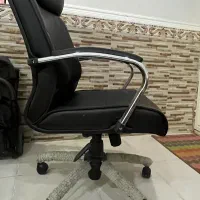 صندلی چرم حرفه ای اداری