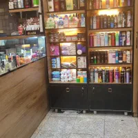 فروشند خانم برای فروشگاه ارایشی و بهداشتی