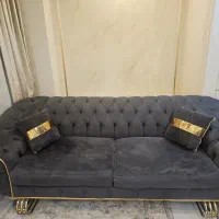 کاناپه ۳نفره تک  با پایه های طلایی جنس پارچه عالی