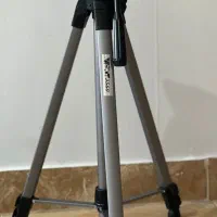 یک دستگاه دوربین عکاسی مدل ۷۰۰Dفرشی است