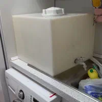 مخزن اب شیر دار