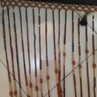 پرده چوبی کاملا سالم و جنس قدیمی و خوب