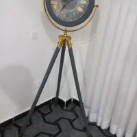 ساعت ایستاده تمیز در حد  نو