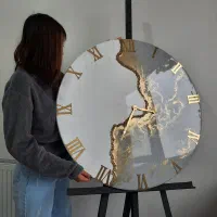 ساعت دیواری رزینی کرمی طوسی مناسب تغییر دکوراسیون