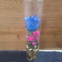 گل با گلدان شیشه ای