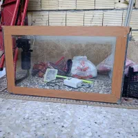 اکواریم  بزرگ با وسایل