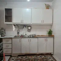 چند تیکه کابینت فلزی همراه با سینک دو لگنه