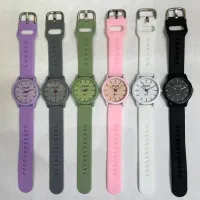 روز زن ساعت بگیر براش