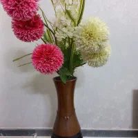 ۴ شاخه گل با گلدان