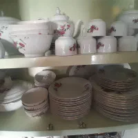 سرویس گل قرمز