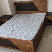 یه سرویس تخت و پا تختی ومیز ارایشی با تشک