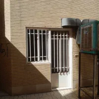 درب و ۲ عدد پنجره همراه شیشه در حد نو واقعی