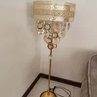 آباژور ایستاده کنار سالنی|چراغ خواب و آباژور|بهارستان, |دیوار