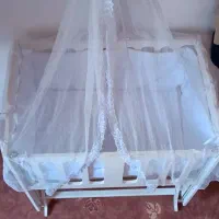 گهواره کنارتخت مادر