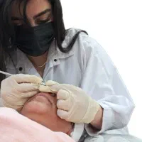 پاکسازی و خدمات تخصصی پوست و پدیکور