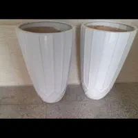 دو عدد گلدان بزرگ