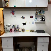 کتابخانه ومیزتحریر|کتابخانه، شلف، قفسه‌های دیواری|بهارستان, |دیوار