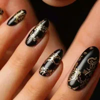 آف ویژه برای مدل ناخن زیر نظر مربی ماهر