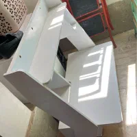 میز تحریر و کامپیوتر دیوار