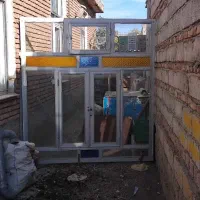 پنجره آلومینیومی سالم بدون خط خش