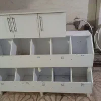 دکور چوبی و قفسه فلزی