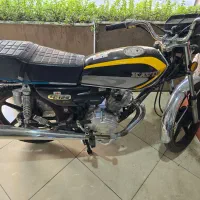 موتور سیکلت در حد نو