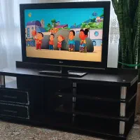 میز و تلویزیون ۳۲اینچ ال جی