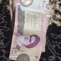 کمی پول قدیمی به فروش میرسد