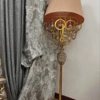 آباژور ایستاده نو و میز برنجی نو