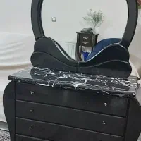 میز آرایش و آینه