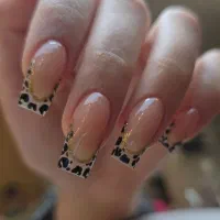 خدمات ناخن. ترمیم . مدل کاشت ناخن