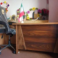 میز و صندلی اداری همراه با کمد نو