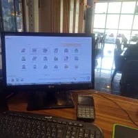 صندوقدار و کمک آشپز خانم