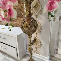گلدان برنز کنار سالنی