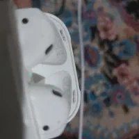 ایرپادایفون یک اصل گوش سمت چپ خرابه